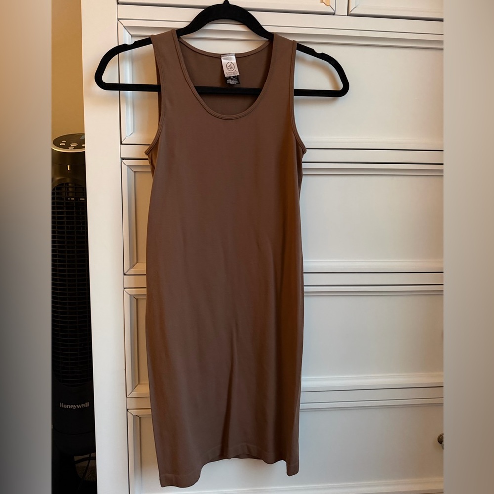 Chic Sleeveless Tan Midi Dress